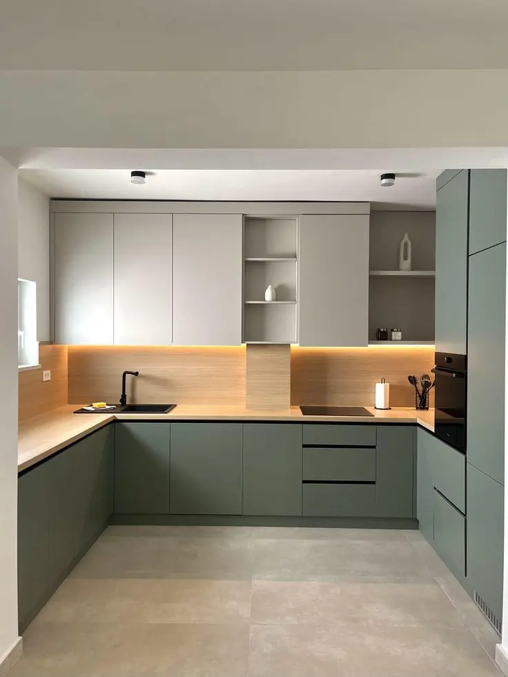 Handleless green U-shaped kitchen – modular design idea